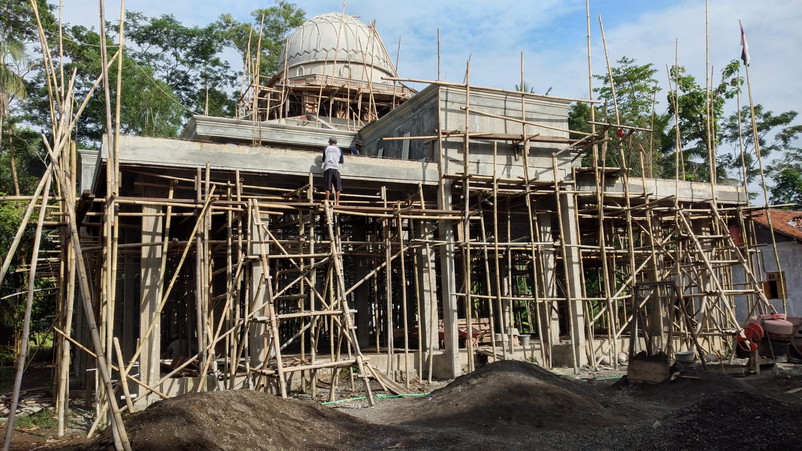 pemasangan kubah